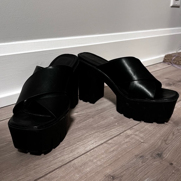 Platform Sandals - Picture 2 of 3